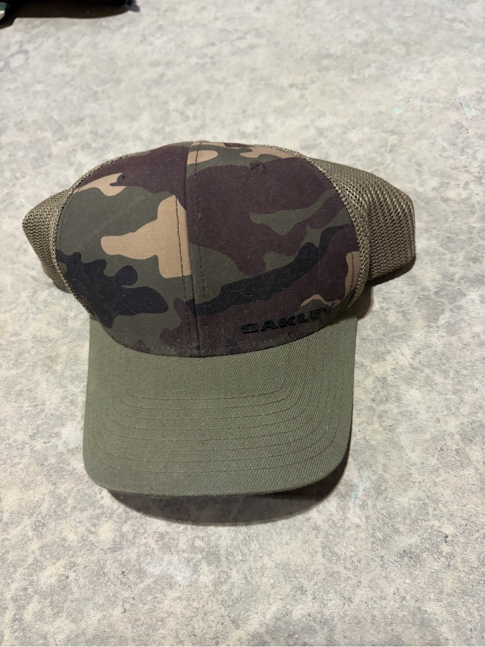 Oakley hat